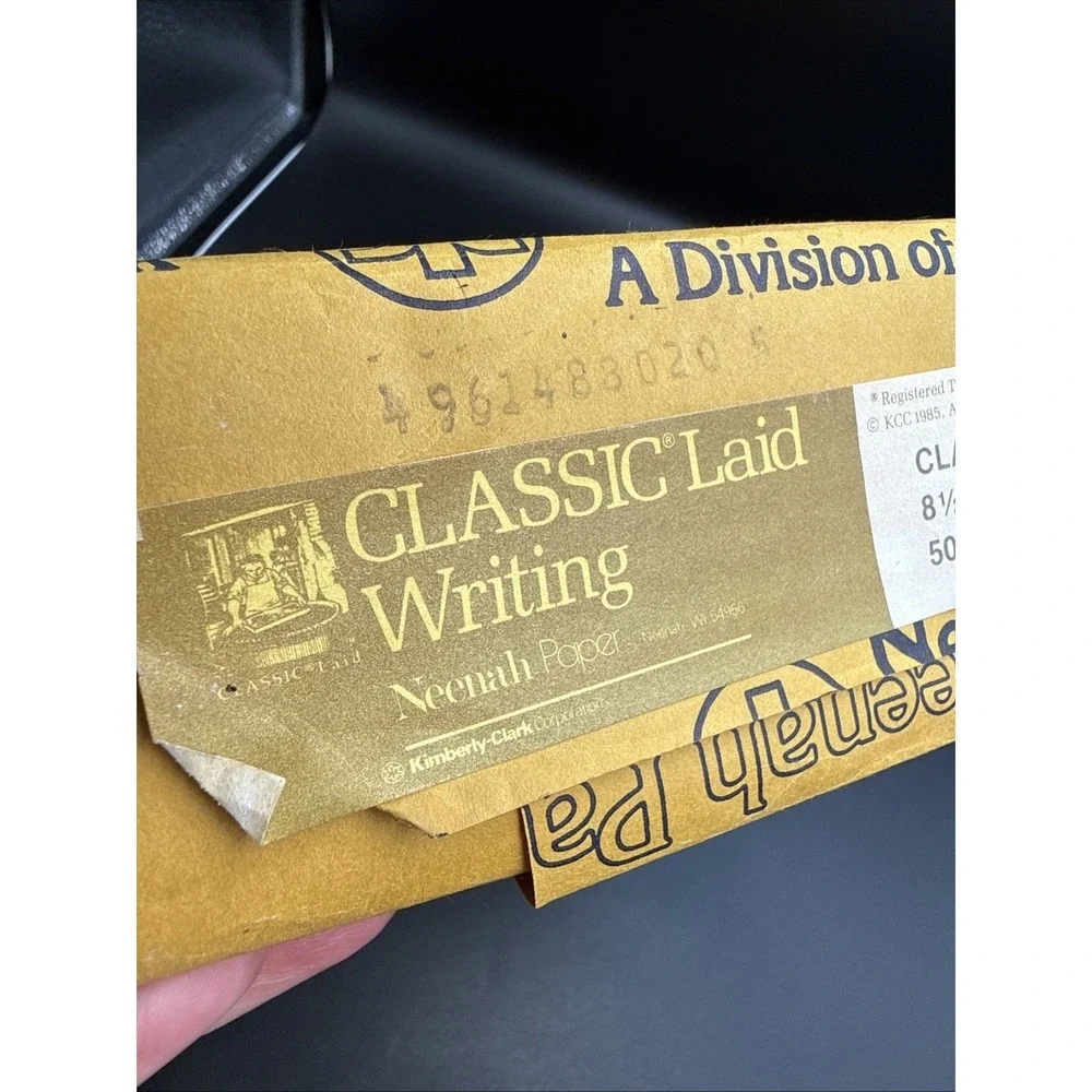 Neenah Paper Classic Laid Writing Natural White 500 Sheets 8.5 X 11